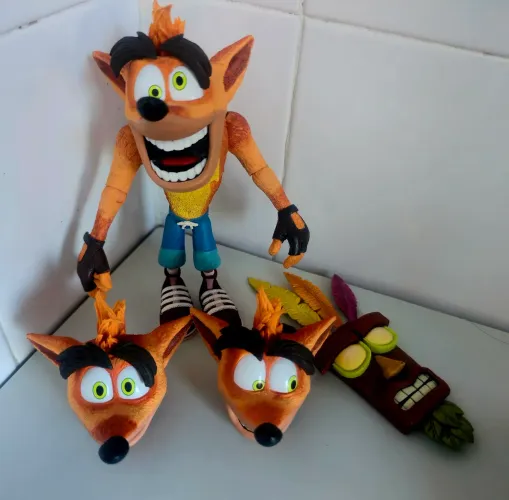 Neca Crash Badicoot Aku Mask Raro