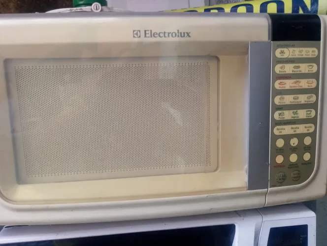 Microondas Electrolux com prato funcionando perfeitamente garantia de 90 dias