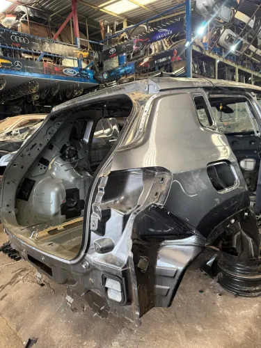 Caixote com as duas laterais, do Jeep Compass 