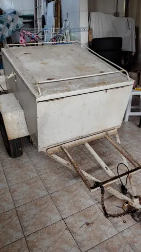 Reboque baú 