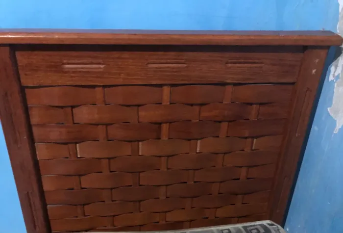 Cama solteiro de madeira