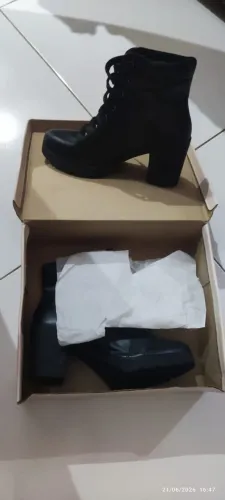 Bota Tratorado Preto Salto Bloco - N.37/38 - estado de Novo na Caixa