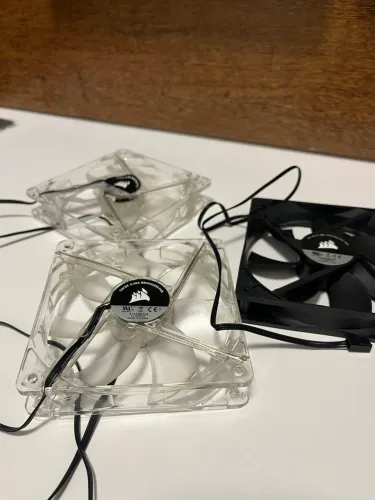 3 fans Corsair 12V