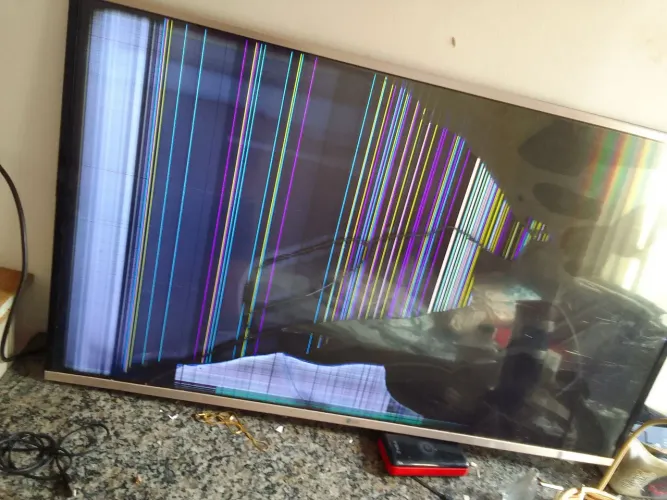 Tv LG 43 tela trincada