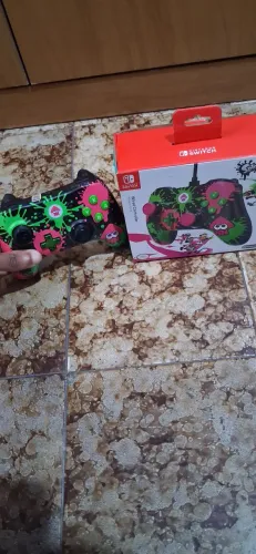 Controle PowerA versão Splatoon