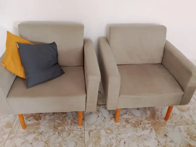 Vendo duas poltronas para sala , cor linda bem discreta, valor das duas R$540,00