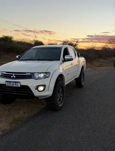 Mitsubishi L200 Triton GL 3.2 CD TB Int. Dies. Mec. 2015