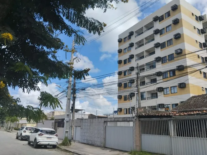 AP 03 quartos na Ipiranga, fácil acesso a UFPE, Av. Caxangá e vários serviços.
