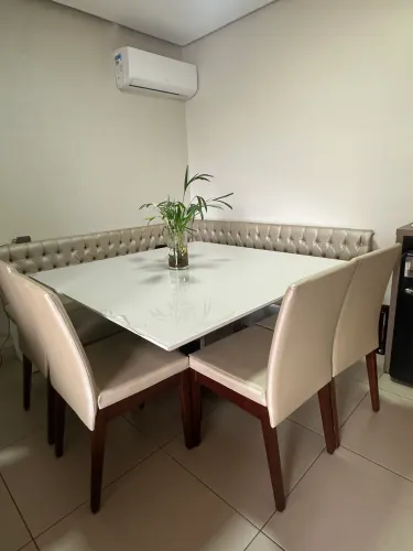 Vendo mesa de jantar tok e stok canto alemão e cadeiras 