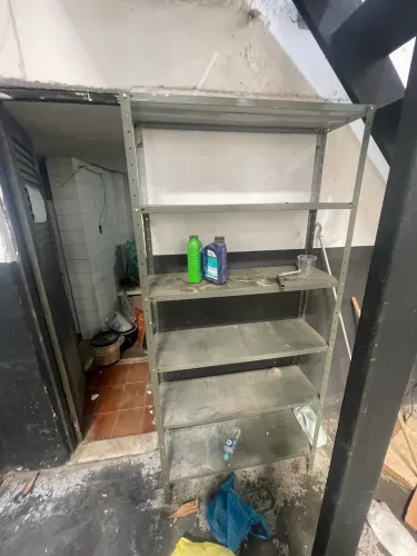 Pratileira de metal