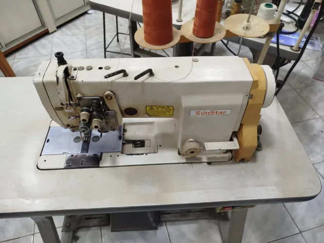 Máquina de costura 2 agulhas