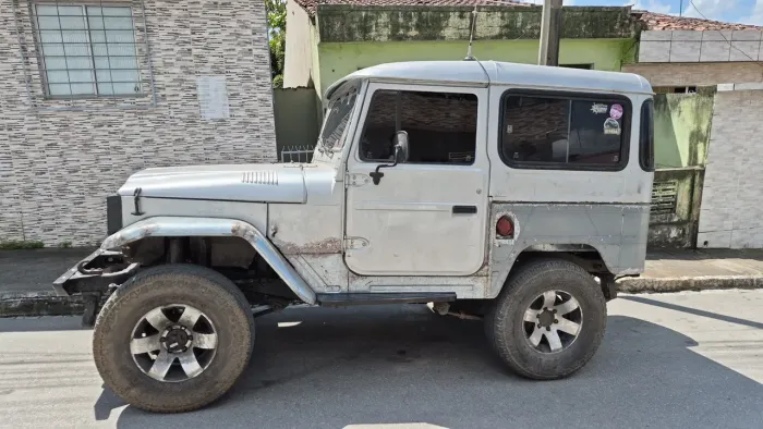 Toyota Band.Jipe Cap.de Aço Chas. Curto Diesel 1995