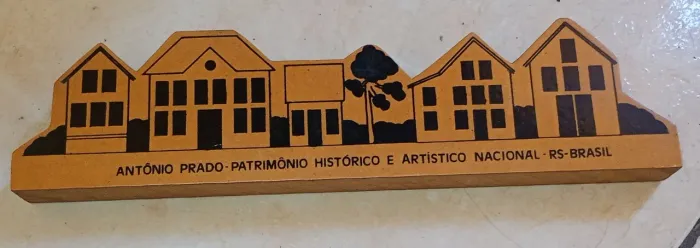 Souvenir Antônio Prado Rio Grande do Sul Peça de Colecionador Madeira
