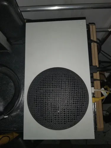 Vendo Xbox séries S semi novo.