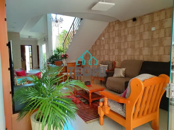 Sobrado com 4 dormitórios (1 suite) à venda, 293 m² por R$ 890.000 - Centro - Taubaté/SP R