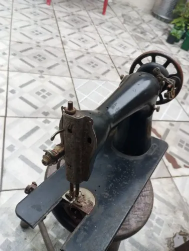 Máquina de costura Singer antiga