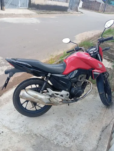 Titan em boas condições