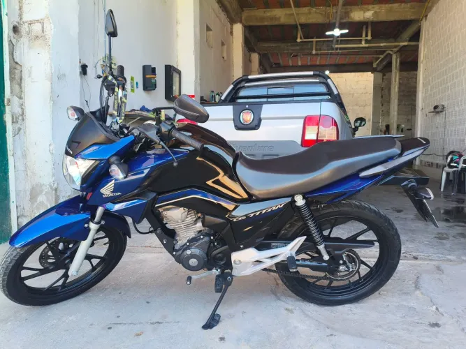 Vendo Titan 2024, único dono.
