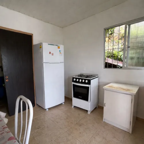  Kitnet Mobiliada Próx. Floripa Shopping - Água e Luz Inclusos