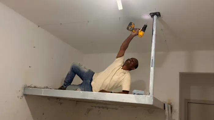 Cama mezanino suspensa