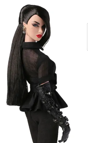 Boneca Fashion Royalt Vanessa
