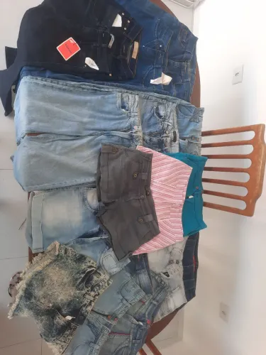 Lote de jeans feminino adulto (novo e usado)