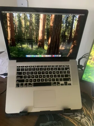 Macbook Pro core i7 AMD Radeon R9 M370X