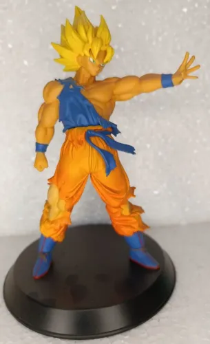 Action Figure Goku Super Saiyajin - Battle Damaged (Roupas Rasgadas) - Dragon Ball Z