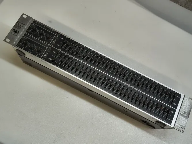 Equalizador ultragraph pro fbq3102