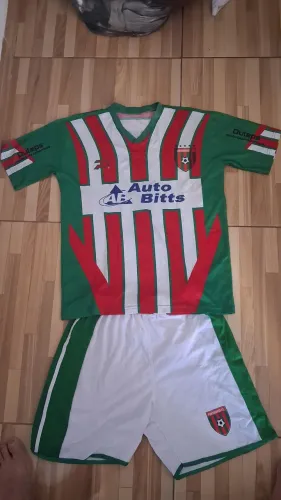 Uniforme usado bom estado R$350 (14 camisas e 14 calção com meiao)