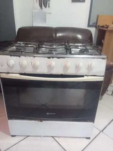 Vendo esse fogão funciona muito bem de 6 bocas funciona tudo só buscar em Canoas não