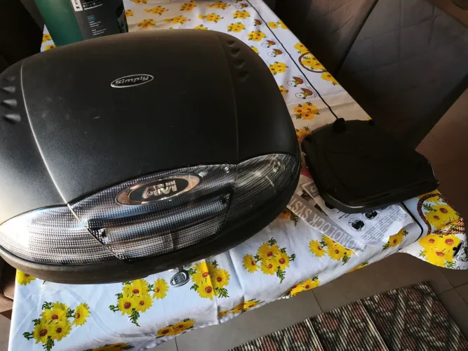 Baú Top Case Givi / Universal Traseiro + Base com Fixadores e Encosto