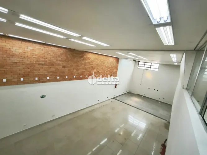 Loja disponível para locação e venda no bairro Cazeca em Uberlândia-MG