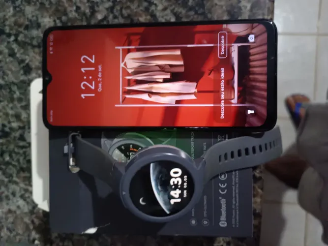 Vende-se ou troca-se este celular infinix Positivo e este relógio smartwatch xiaumi usado