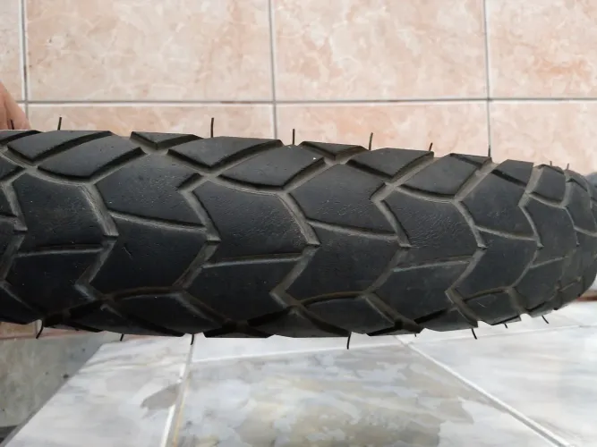 Pneu dianteiro Broz aro 19 
