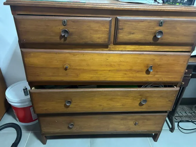 Cômoda de madeira