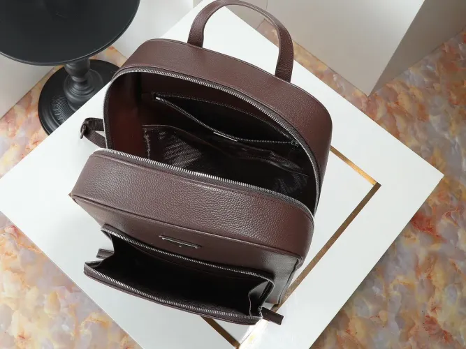 Mochila Prada em Saffiano marrom 