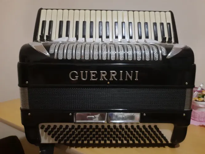 Vendo ou troco acordeon gaita sanfona Italiana Guerrini