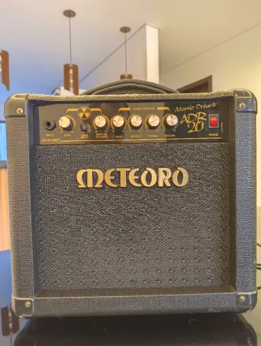 Caixa Cubo Amplificador Meteoro Atomic Drive ADR20