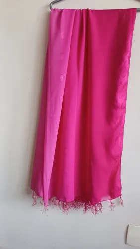 Echarpe de tecido leve na cor pink/fúcsia 1,75 X 1,08