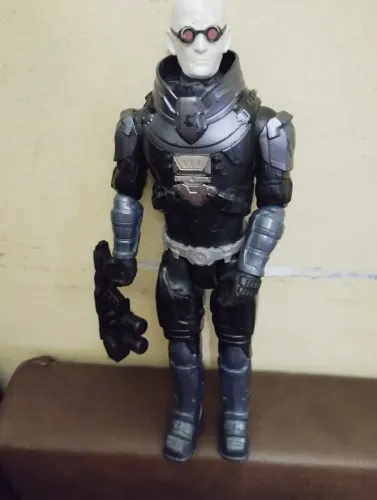 Boneco Mister Freezer Vilão Batman.