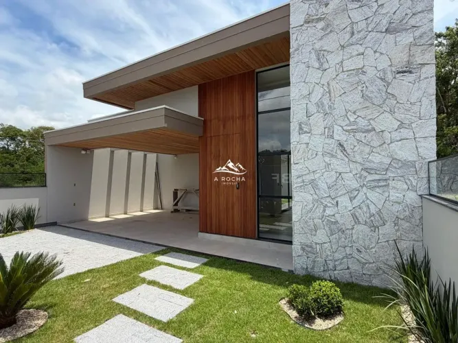 CASA ALTO PADRÃO COM 03 SUÍTES! LOTEAMENTO A 5 MINUTOS DO CONTINENTE SHOPPING.