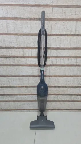 Aspirador de pó vertical Electrolux 