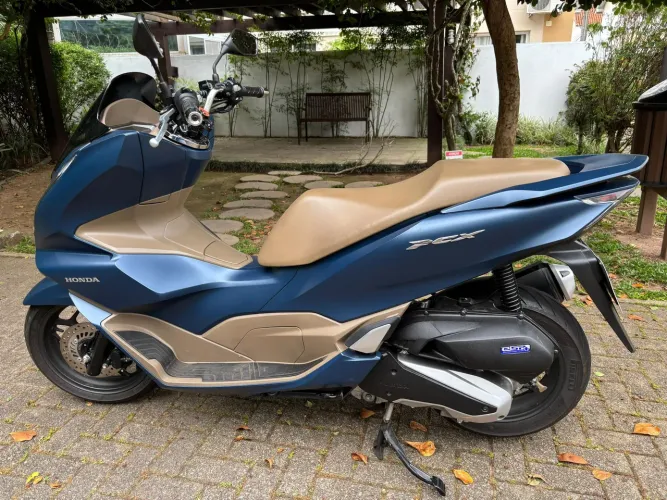 VENDO PCX MUITO NOVA