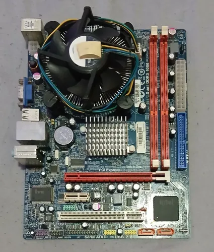 Kit Placa-Mãe LGA 775 DDR3 + Core 2 Quad Q8400 + 2GB RAM + Cooler (+ Brinde)