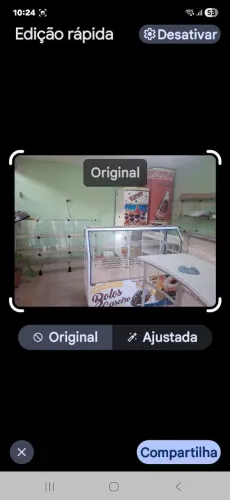 Vitrine e balcao de vidro para doceria ou vendas de roupas. Os dois de prateleiras e o ba