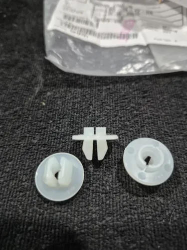 Grampo Fixação Farol Etios Hatch E Etios Sedan 2012/2020