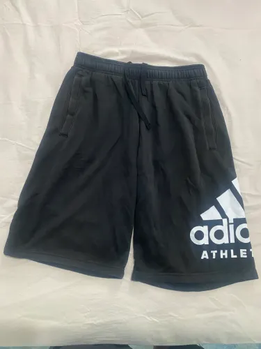 Bermuda Adidas moletom preta (M)