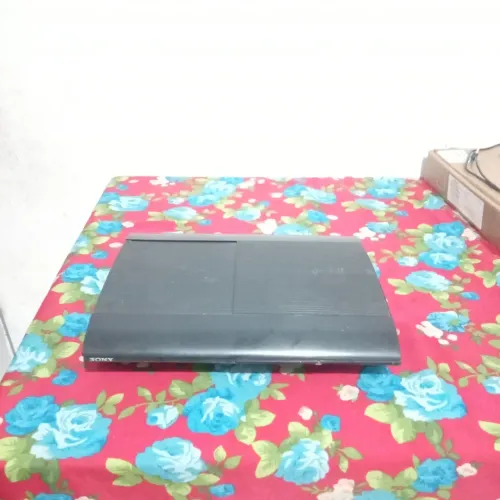 PS3 Super Slim + Cabos + Jogo Call of Duty Ghosts