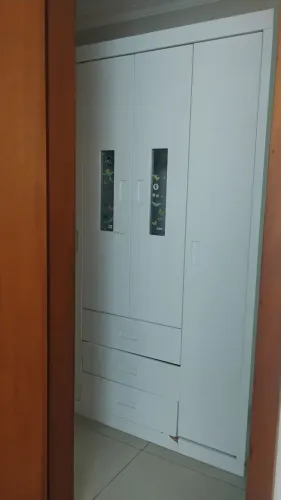 Guarda roupa de solteiro Branco